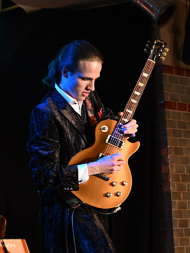 Karl-Jakob Vogt, Gitarre, Percussion